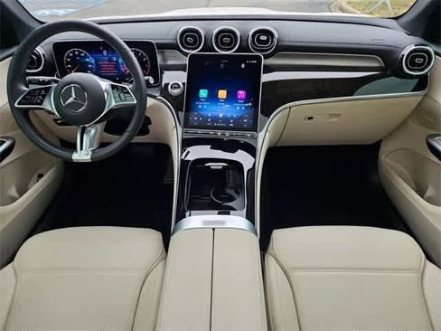 Used 2025 Mercedes-Benz GLC 300 4MATIC image 18