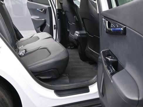Used 2025 Kia EV6 Light RWD image 18