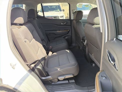 Used 2023 GMC Acadia SLE FWD image 25
