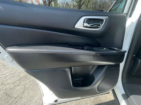 Used 2017 Nissan Pathfinder Platinum w/ Midnight Edition Package AWD/4WD image 19