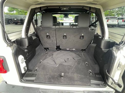 Certified 2025 Jeep Wrangler Unlimited Sahara AWD/4WD image 15