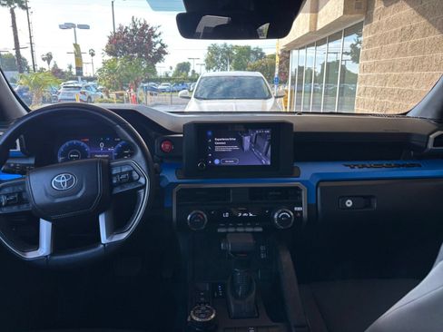 Used 2025 Toyota Tacoma SR AWD/4WD image 33