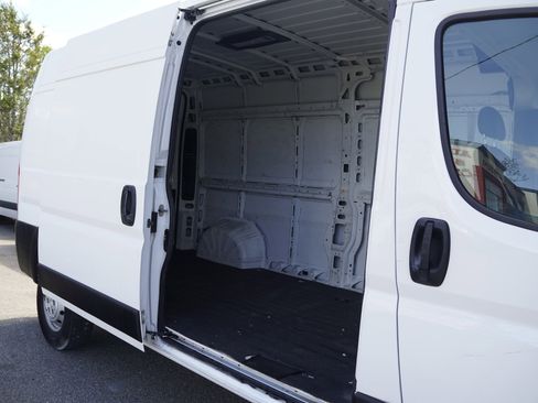 Used 2023 RAM ProMaster 2500 FWD image 12