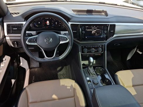 Certified 2023 Volkswagen Atlas Cross Sport SE w/ Panoramic Sunroof Package AWD/4WD image 11