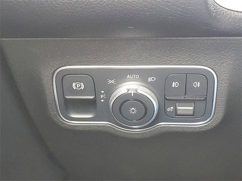 Used 2021 Mercedes-Benz GLB 250 4MATIC image 21