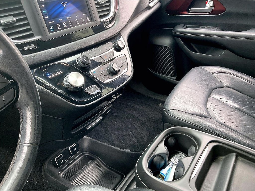 Used 2020 Chrysler Pacifica Touring-L FWD image 20