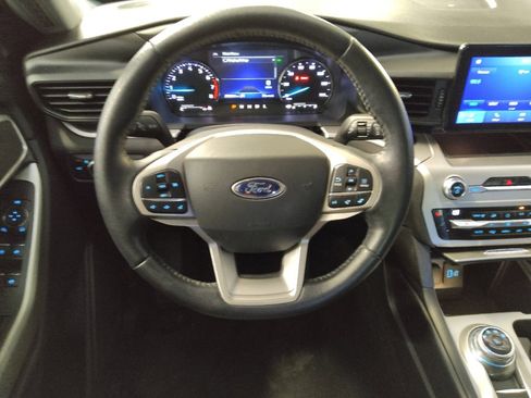 Used 2021 Ford Explorer XLT RWD image 22