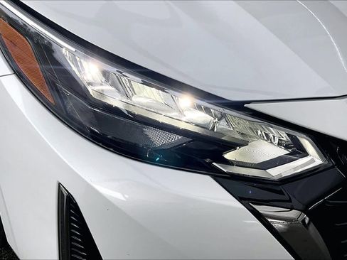 Certified 2025 Nissan Sentra SR image 26