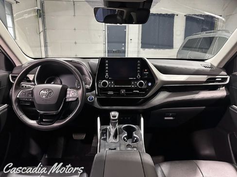 Used 2020 Toyota Highlander XLE AWD/4WD image 20