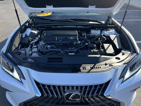 Used 2025 Lexus ES 300h w/ Premium Package image 24
