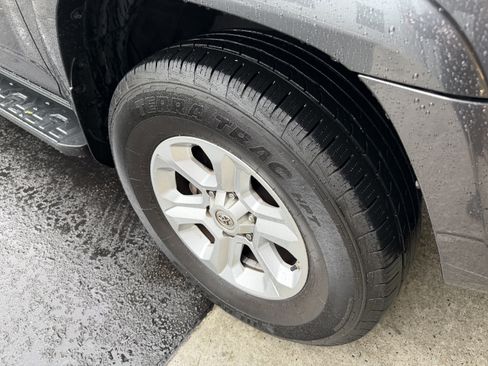 Used 2019 Toyota 4Runner SR5 AWD/4WD image 11