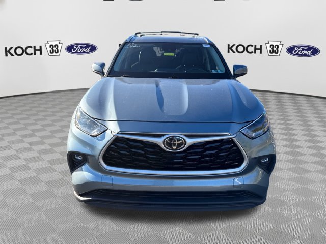 Used 2021 Toyota Highlander XLE AWD/4WD image 2