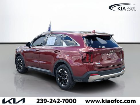 Certified 2025 Kia Sorento S w/ Panoramic Sunroof Package FWD image 4
