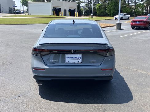 Used 2025 Honda Accord Sport image 9