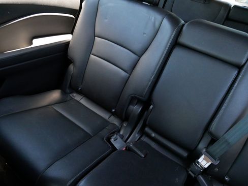Used 2017 Honda Pilot Touring image 12