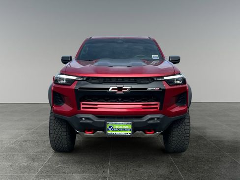 Used 2025 Chevrolet Colorado ZR2 w/ Technology Package AWD/4WD image 2