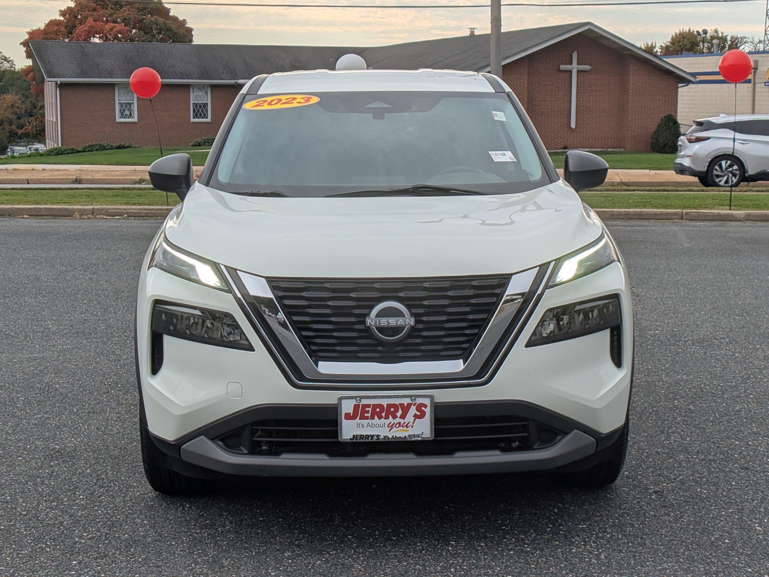 Used 2023 Nissan Rogue S FWD image 2