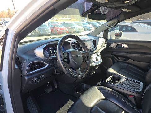 Used 2022 Chrysler Pacifica Touring-L w/ S Appearance Package image 23