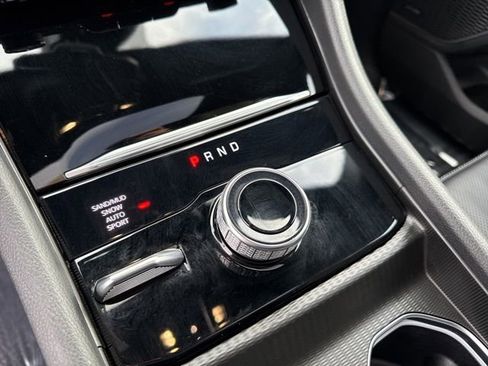 Used 2024 Jeep Grand Cherokee Limited w/ Luxury Tech Group II image 34