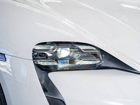 Used 2021 Porsche Taycan 4S image 19