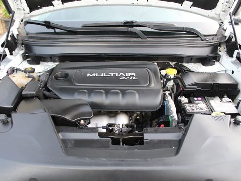 Used 2018 Jeep Cherokee Latitude Plus FWD image 30
