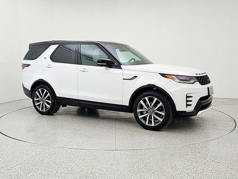 Used 2025 Land Rover Discovery Dynamic SE AWD/4WD image 3
