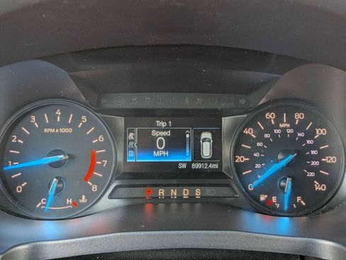 Used 2019 Ford Explorer XLT image 31