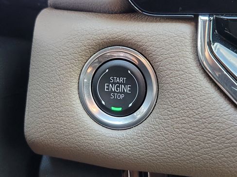 Used 2025 GMC Canyon Denali AWD/4WD image 29