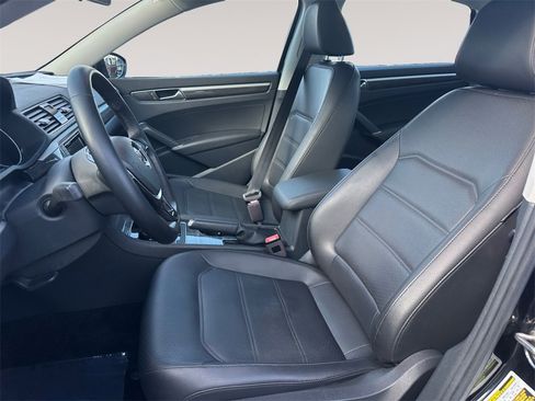 Used 2018 Volkswagen Passat 2.0T SE image 9