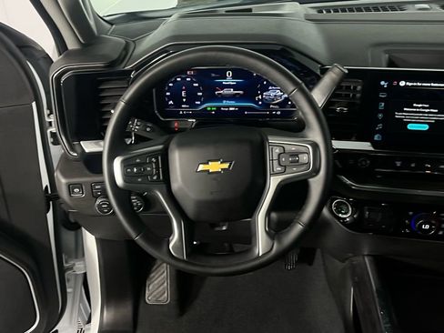 Used 2025 Chevrolet Silverado 2500 LTZ w/ LTZ Convenience Package image 15