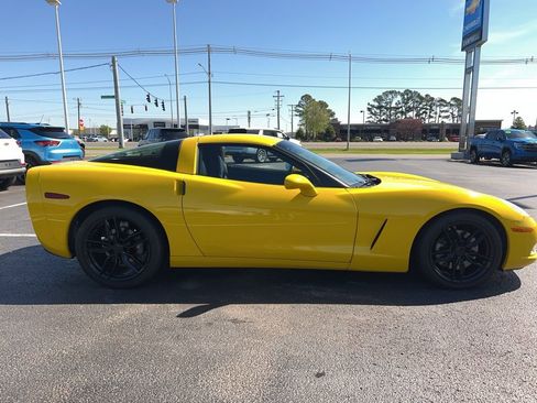 Used 2005 Chevrolet Corvette Coupe RWD image 35