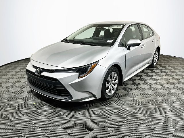 Certified 2025 Toyota Corolla LE FWD image 4