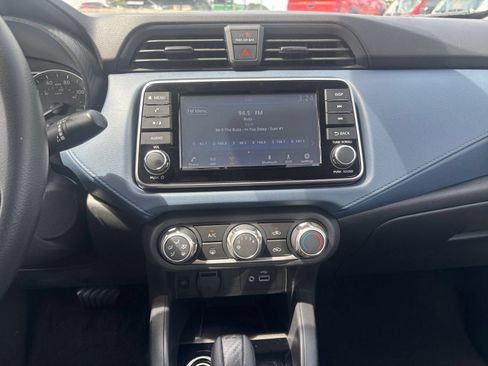 Used 2025 Nissan Versa SV FWD image 17