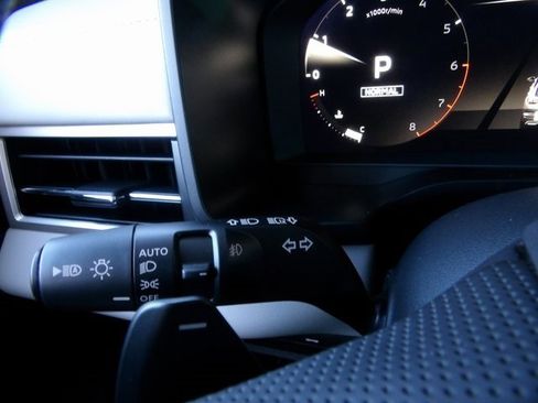 New 2025 Mitsubishi Outlander SE image 34