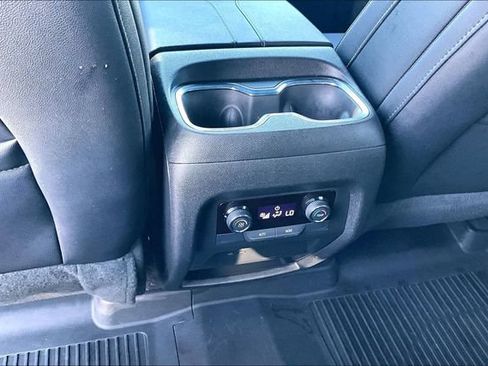 Used 2025 Chevrolet Traverse LT FWD image 20