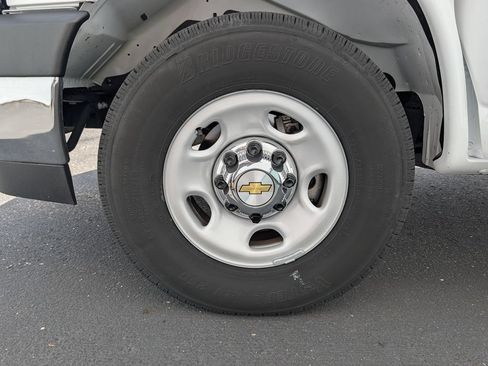 Used 2025 Chevrolet Express 3500 LT w/ LT Preferred Equipment Group RWD image 12