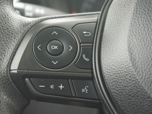 Used 2022 Toyota Corolla LE image 7