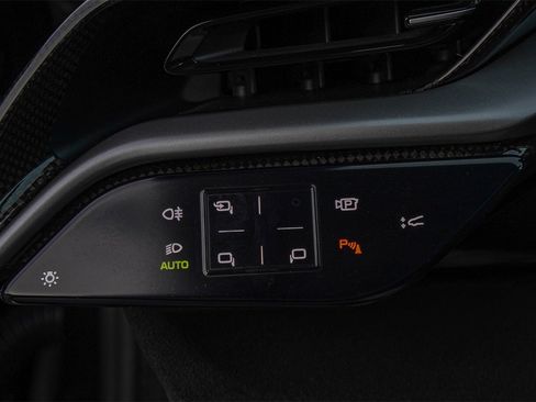 Used 2023 Ferrari SF90 Spider image 35