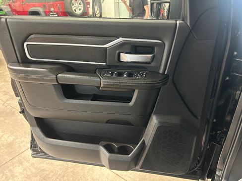 Used 2025 RAM 2500 Big Horn AWD/4WD image 45