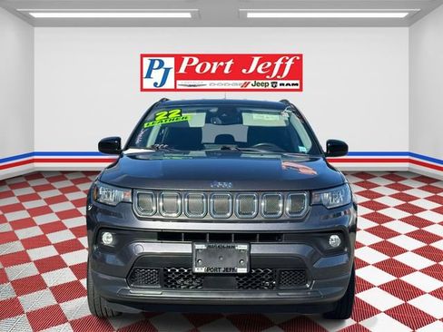 Used 2022 Jeep Compass Latitude image 2