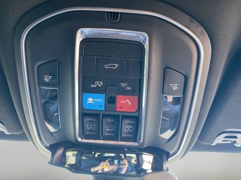 Used 2023 Jeep Wagoneer Series II AWD/4WD image 48