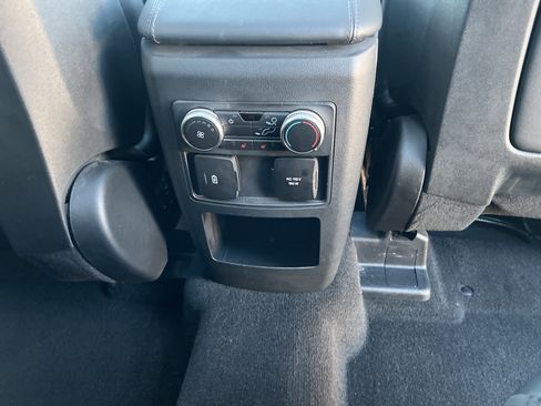 Used 2020 Ford Explorer Platinum w/ Premium Technology Package image 16