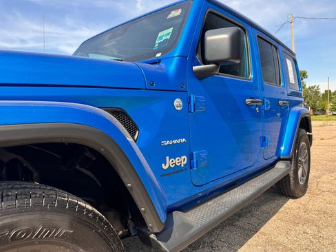 Used 2023 Jeep Wrangler Unlimited Sahara w/ LED Lighting Group AWD/4WD image 12