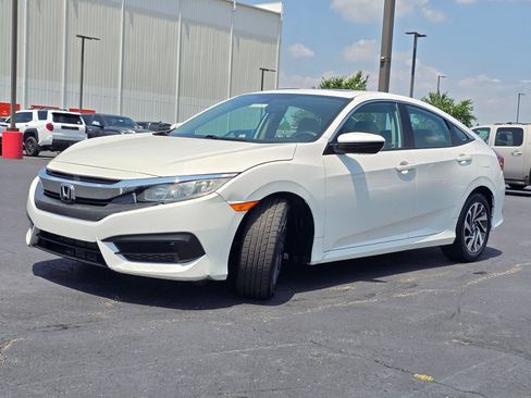 Used 2018 Honda Civic EX image 4