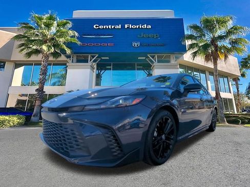 Used 2025 Toyota Camry SE image 9