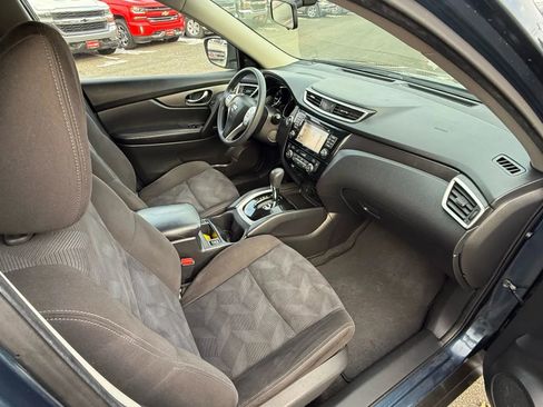 Used 2015 Nissan Rogue SV w/ SV Premium Package image 32