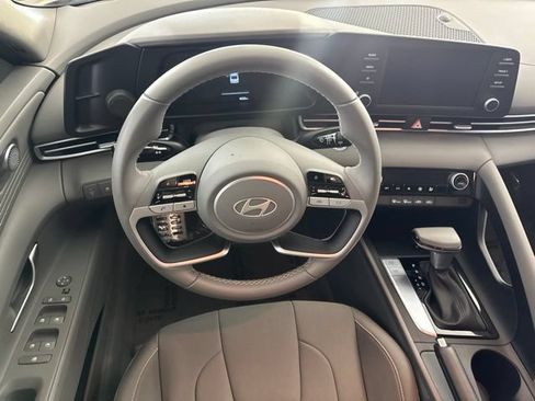Used 2025 Hyundai Elantra Sport FWD image 30
