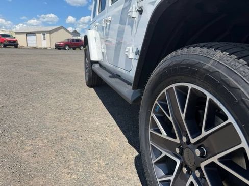 Used 2023 Jeep Wrangler Unlimited Sahara AWD/4WD image 34