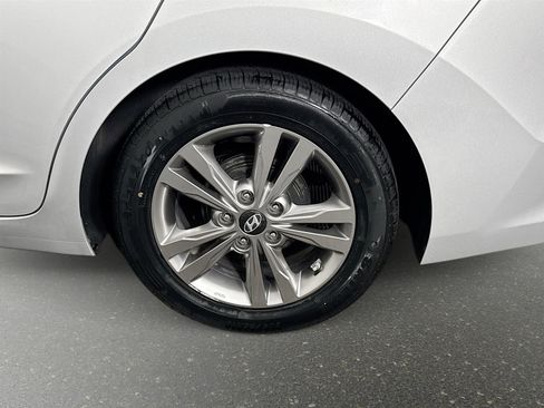 Used 2017 Hyundai Elantra Value Edition image 31
