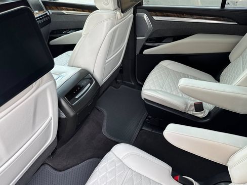 Used 2025 Cadillac Escalade Sport Platinum AWD/4WD image 13